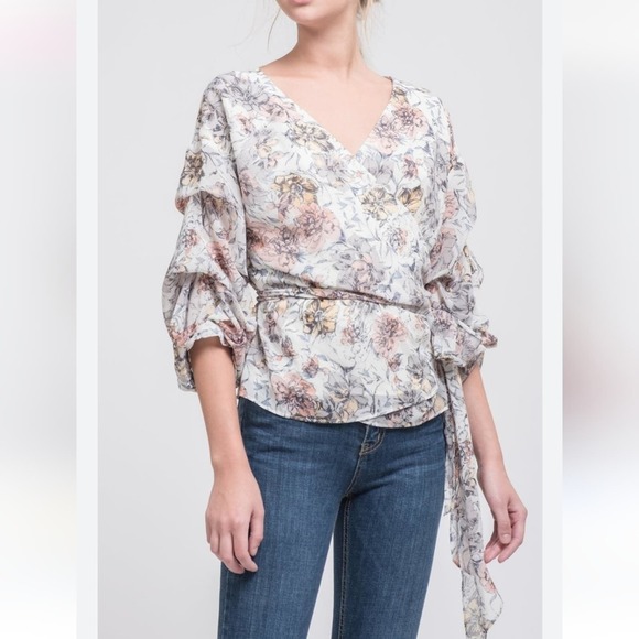 JOA Floral Wrap Top with ruched sleeves, size Xs - Picture 1 of 11